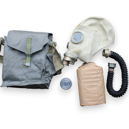 'SzM-41 Elephant' Polish Gas Mask Kit
