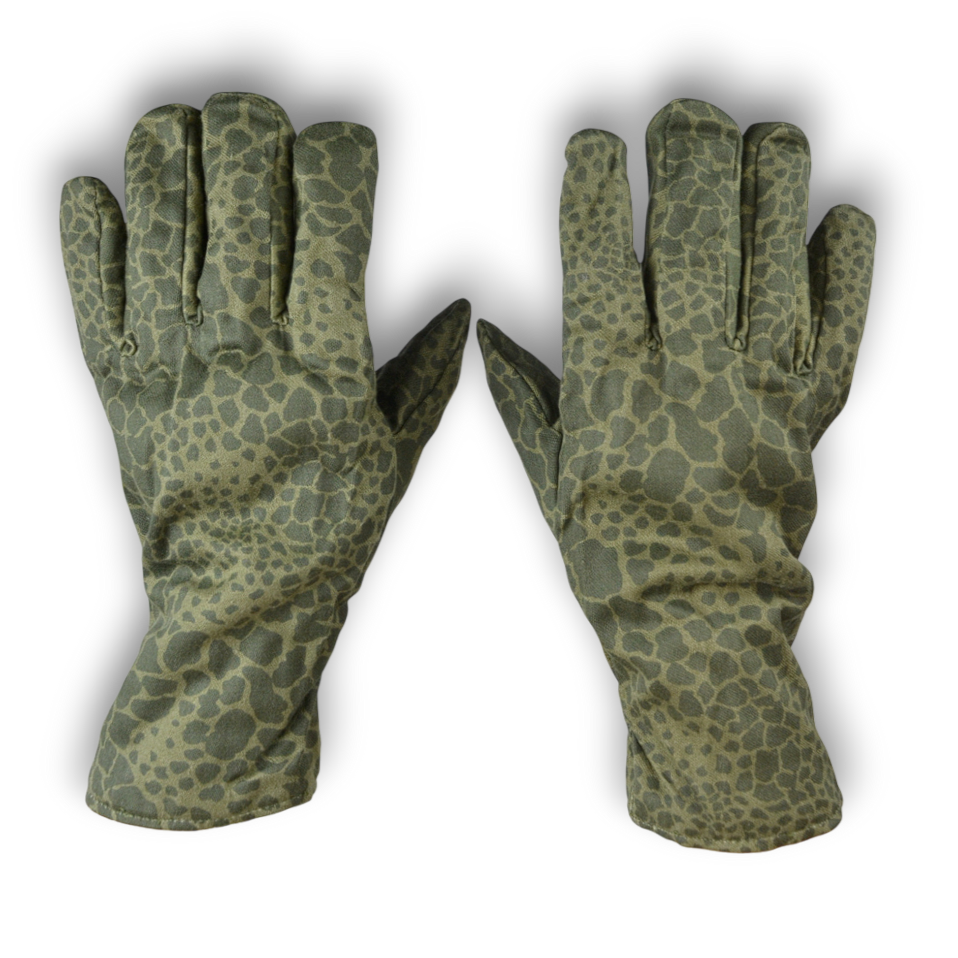 Pair of camouflage gloves on a white background wz.89PumaGloves